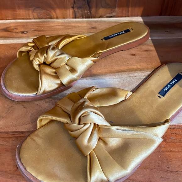 Golden colored with bow zara sandals - Picture 2 of 4